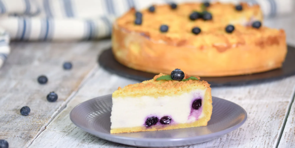 Tarta de queso al horno con arándanos: receta sencilla y buenísima con Cottage de Puratos